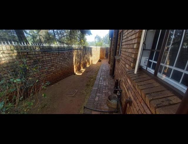 3 BEDROOM TOWNHOUSE FOR SALE IN DIE HOEWES